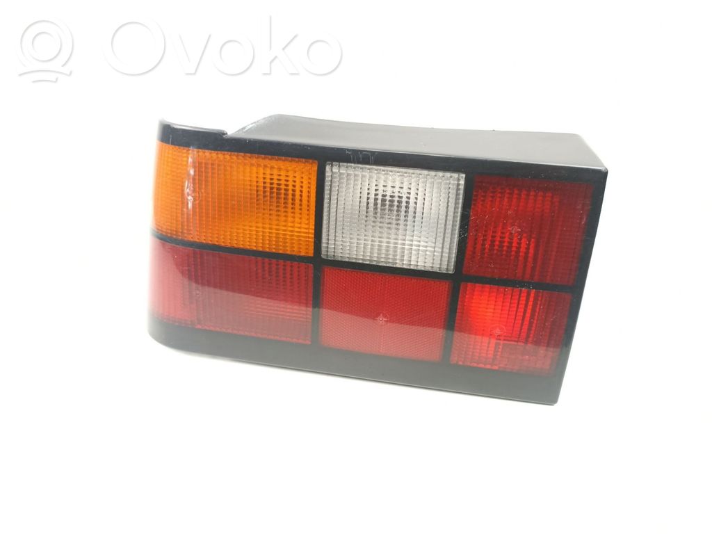 Volvo 440 Aizmugurējais lukturis virsbūvē 