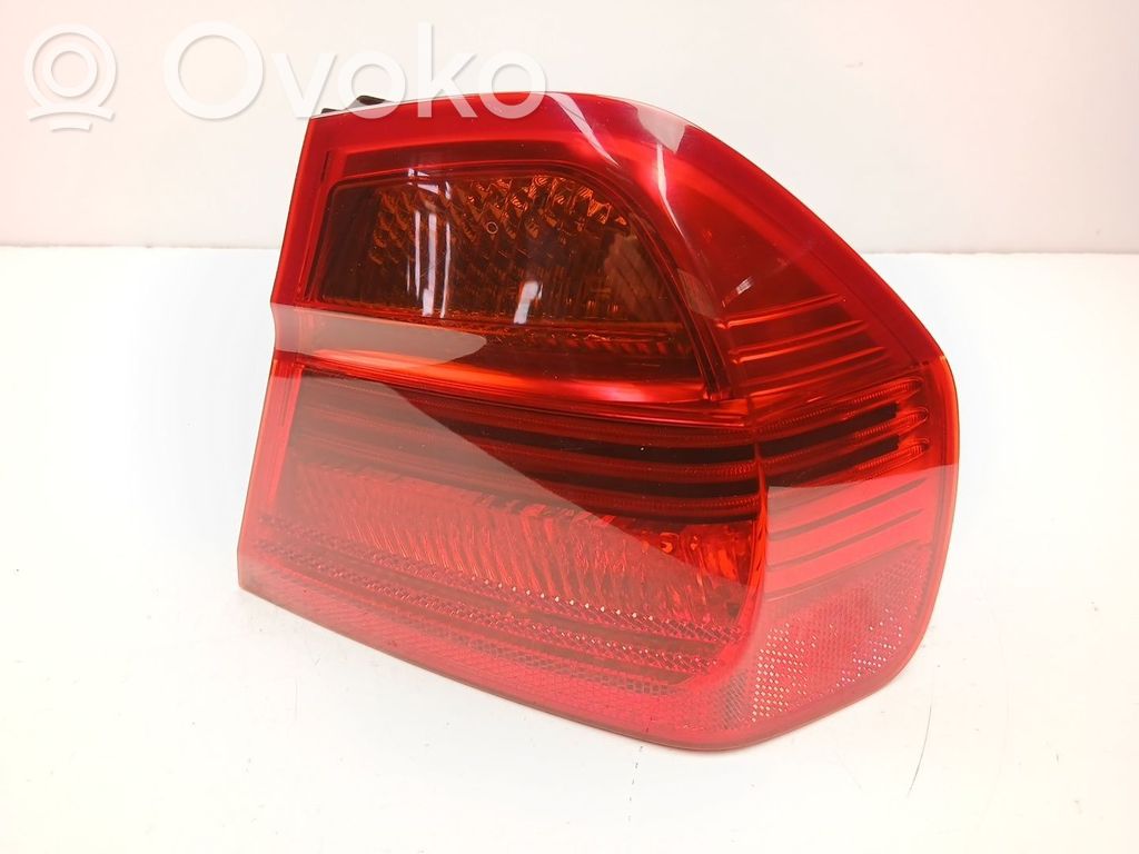 Rear/tail lights   6937458