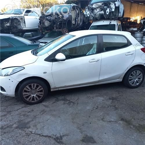 Mazda 2 Aizmugurējās durvis 