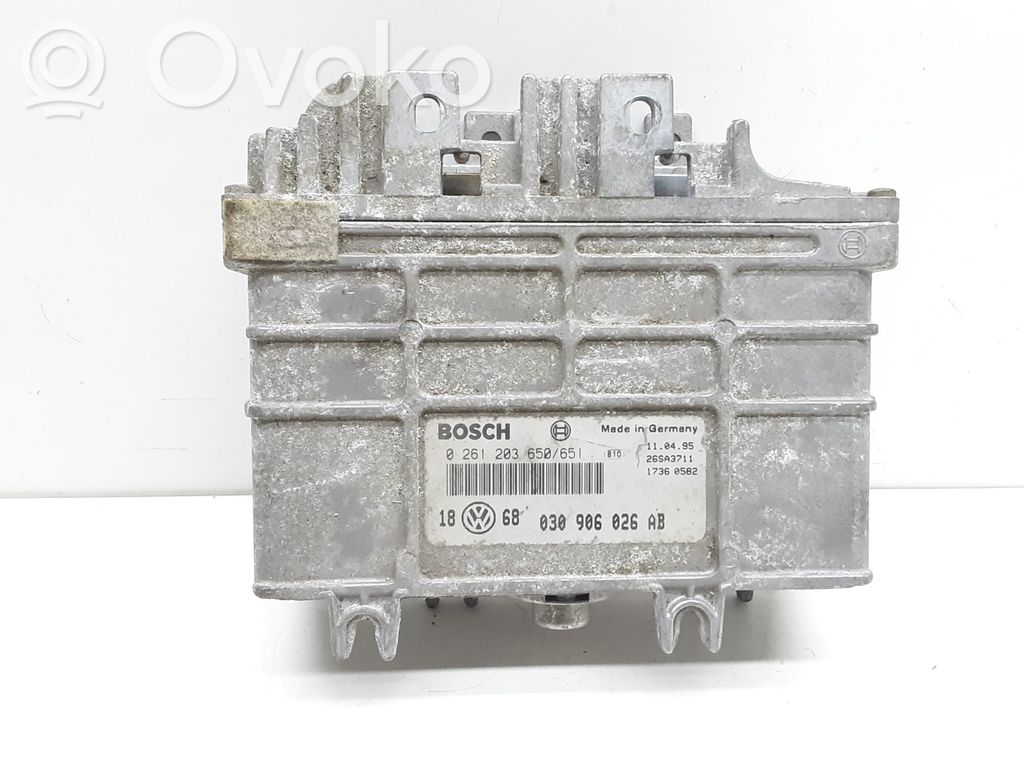 Volkswagen Golf III Engine control unit/module 