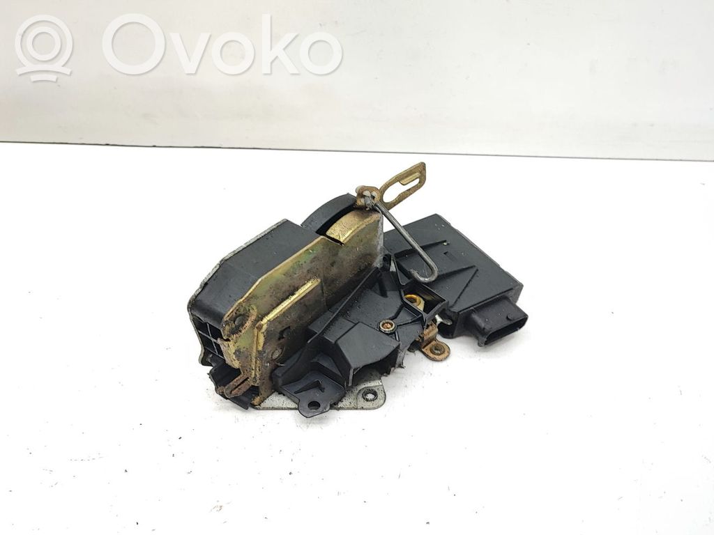 BMW 5 E34 Priekšpusē slēdzene 