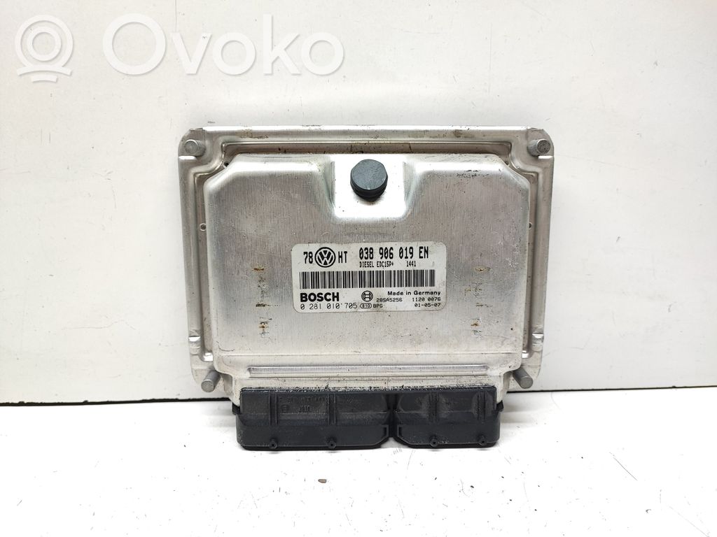 Volkswagen PASSAT B5.5 Engine control unit/module 