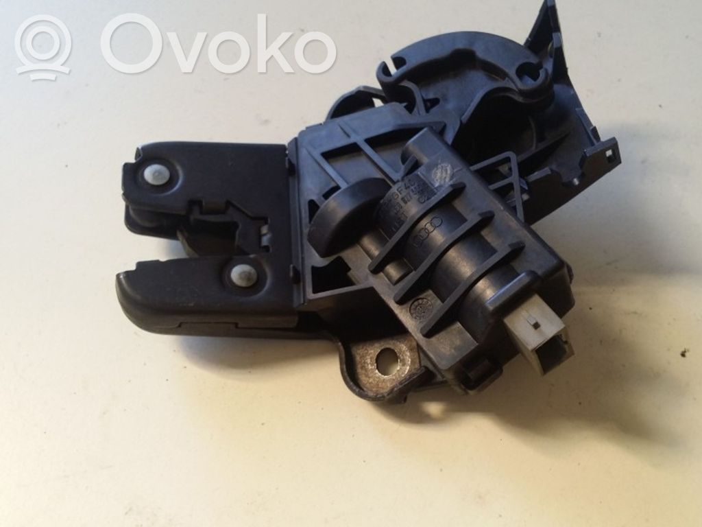Volkswagen PASSAT B6 Tailgate/trunk/boot lock/catch/latch 