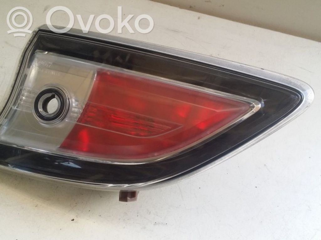 Mazda 3 II Galinis žibintas dangtyje 