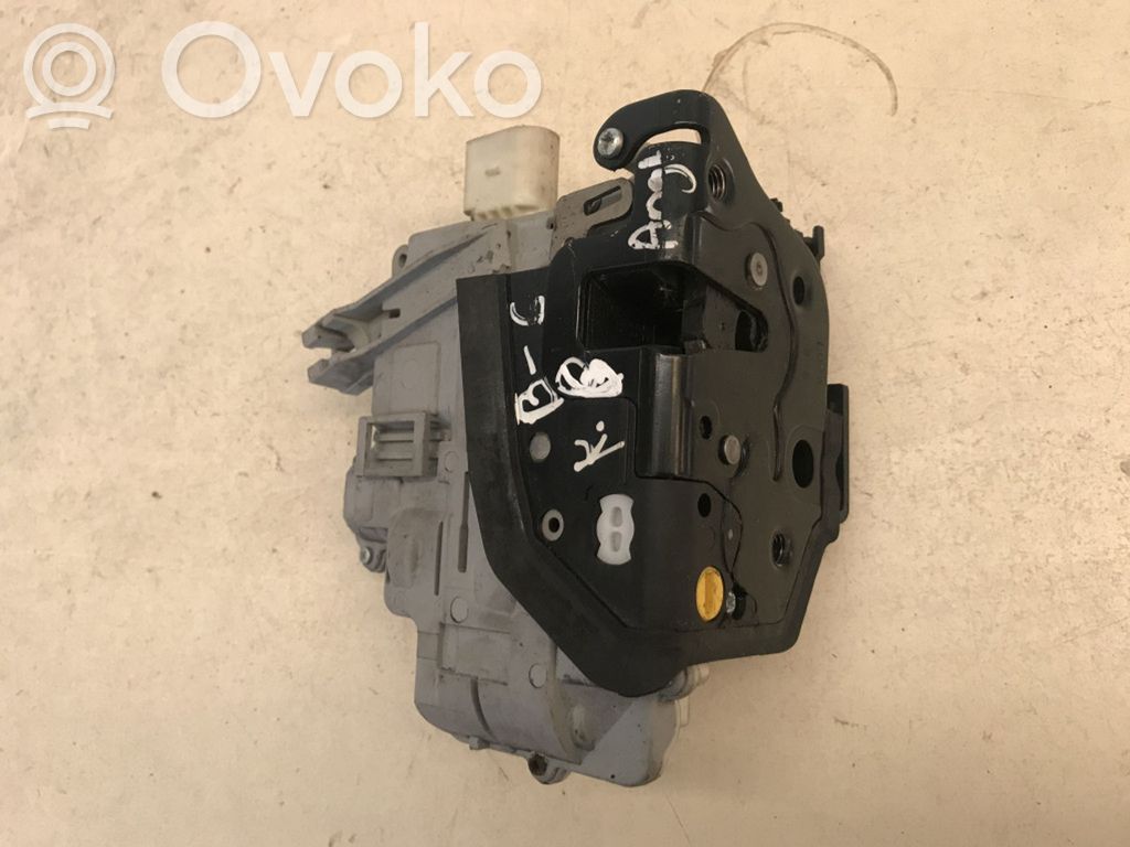 Volkswagen PASSAT B6 Zamek drzwi przednich 