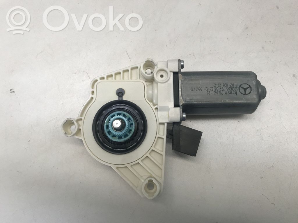 Mercedes-Benz A W169 Silnik regulatora szyby drzwi przednich 