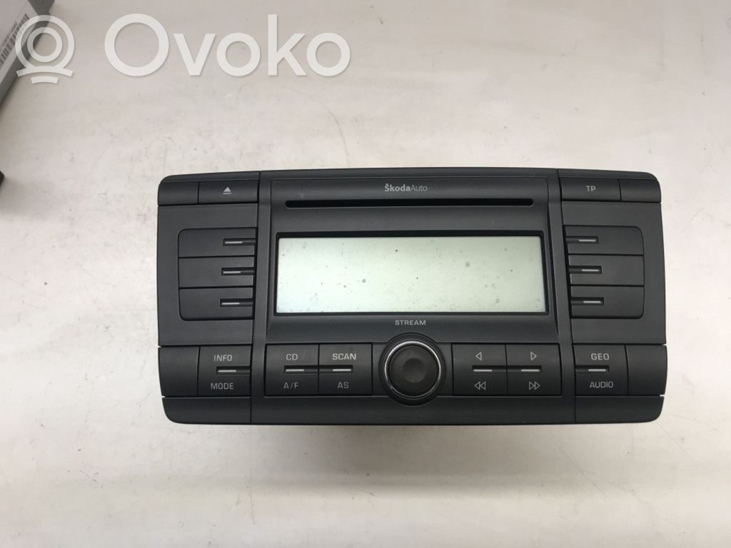 Skoda Octavia Mk2 (1Z) Panel / Radioodtwarzacz CD/DVD/GPS 