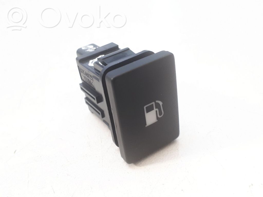 Lexus CT 200H Fuel tank opening switch 