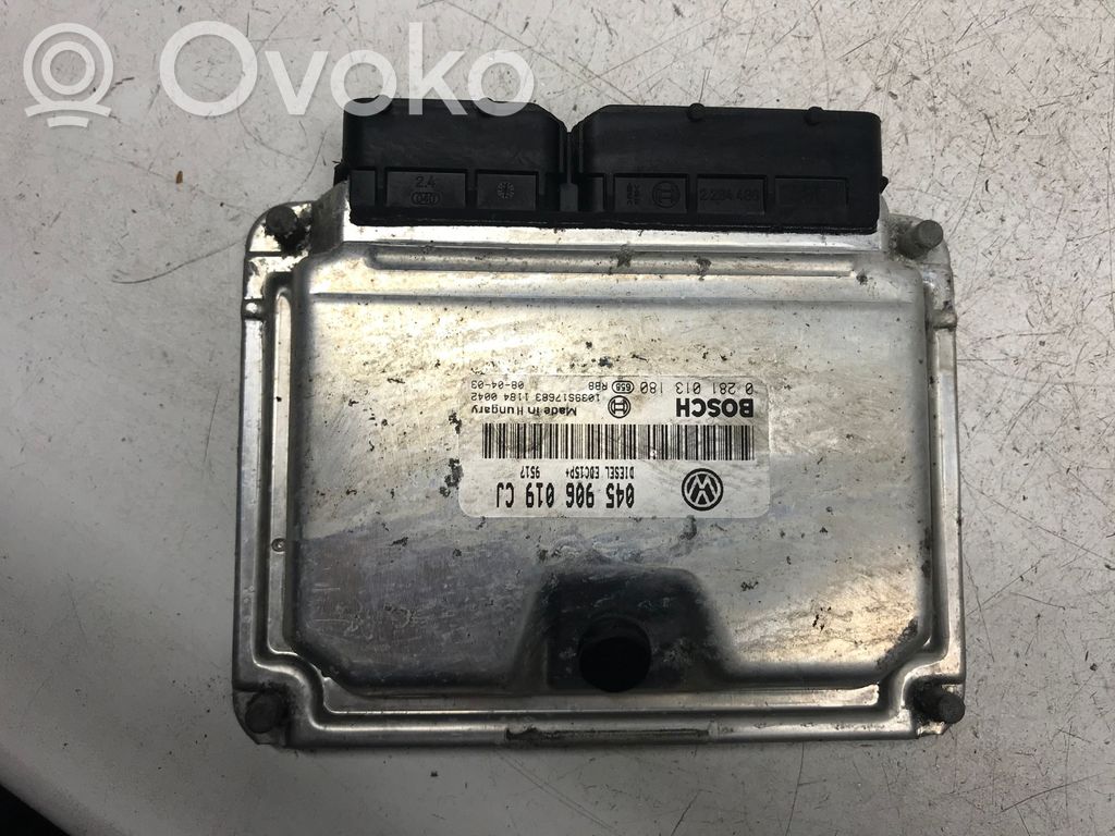 Skoda Praktik (5J8) Engine control unit/module 