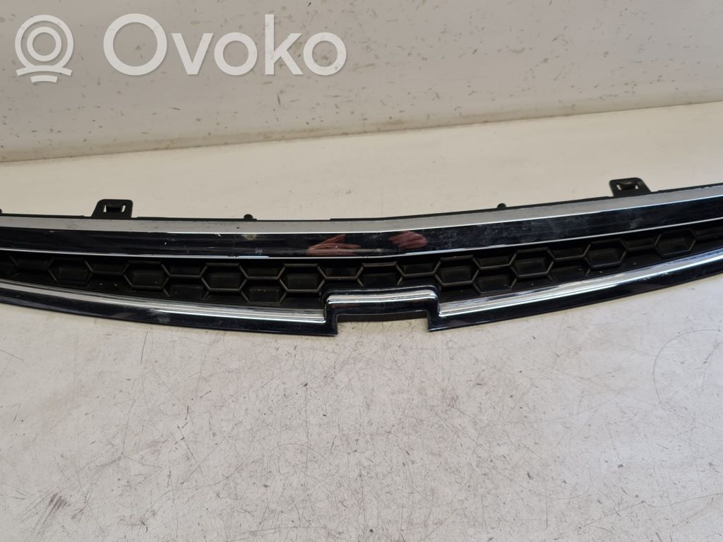 Chevrolet Spark Etupuskurin ylempi jäähdytinsäleikkö 