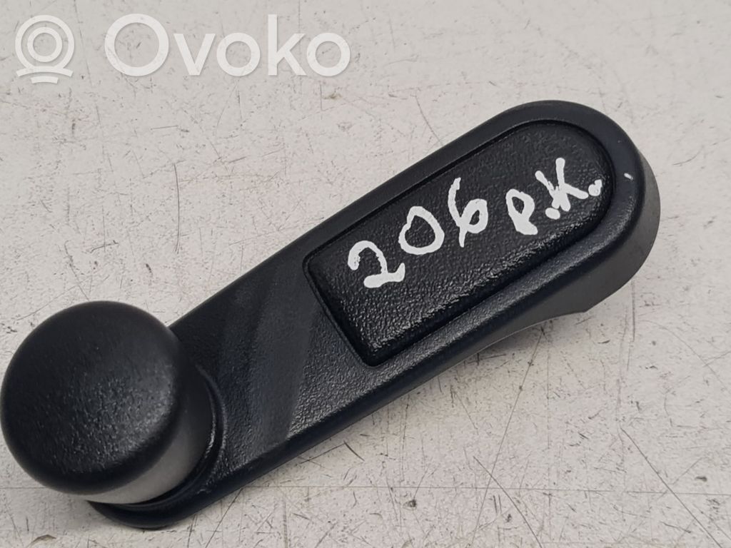 Peugeot 206 Asa de la ventanilla de la puerta delantera 