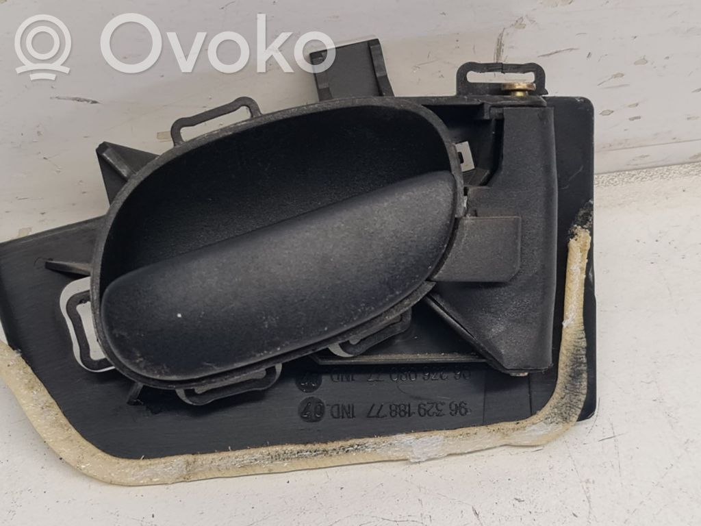 Peugeot 206 Front door interior handle 