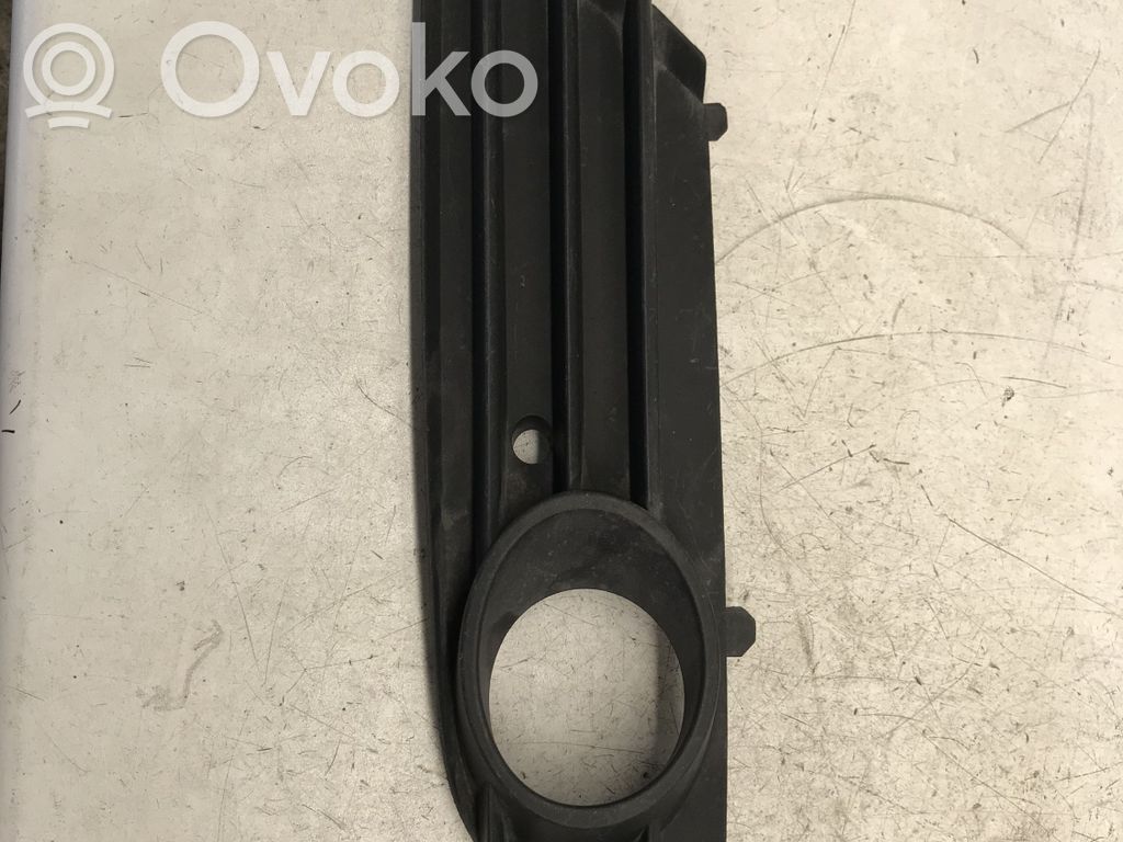 Opel Astra H Moldura/rejilla de la luz antiniebla delantera 