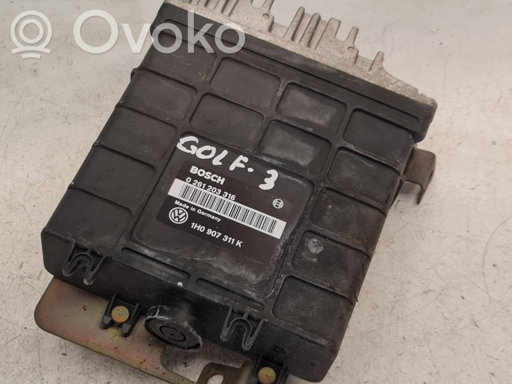 Volkswagen Golf III Engine control unit/module 