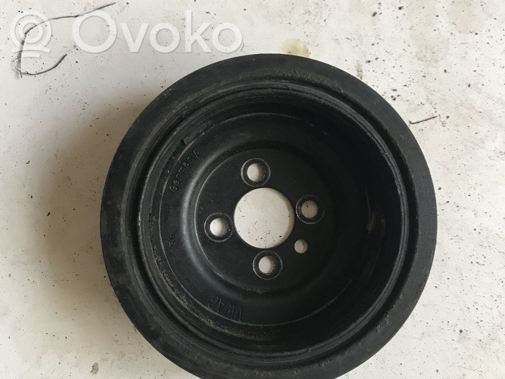 Audi A4 S4 B7 8E 8H Kampiakselin vauhtipyörä 