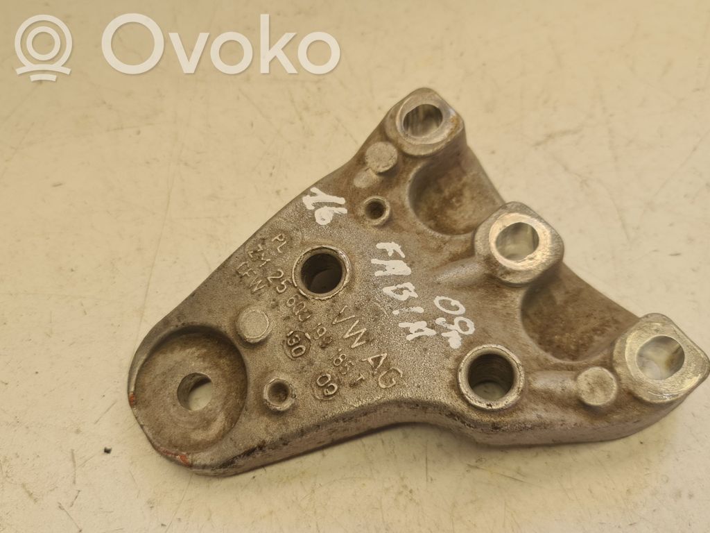 Skoda Fabia Mk2 (5J) Engine mounting bracket 