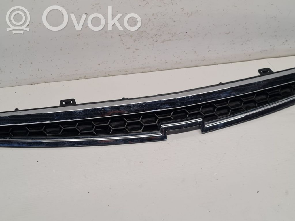 Chevrolet Spark Etupuskurin ylempi jäähdytinsäleikkö 