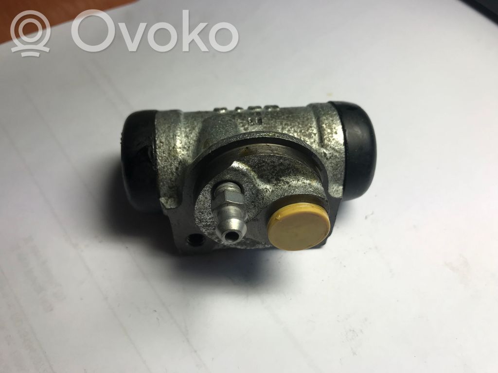 Renault Clio I Rear brake cylinder 