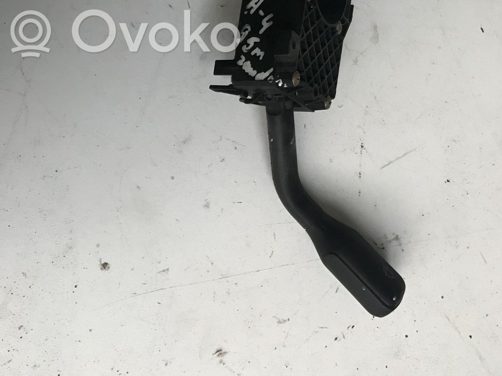 Audi A4 S4 B5 8D Valytuvų rankenėlė 