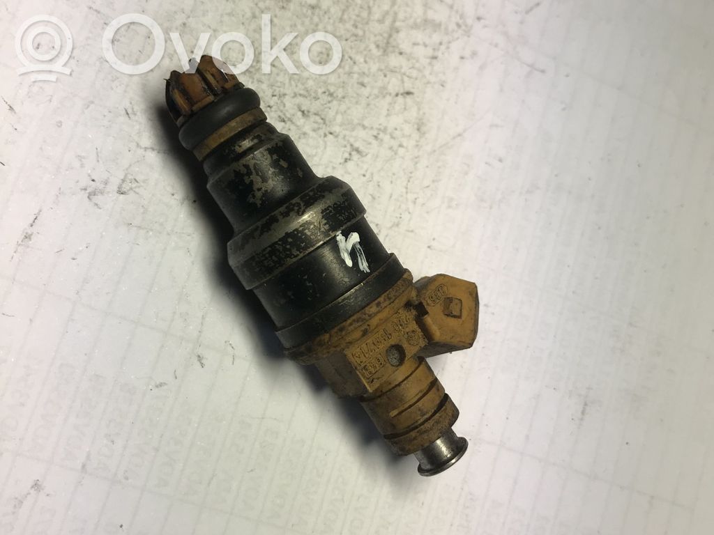 BMW 7 E32 Fuel injector 