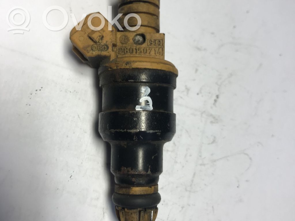 BMW 7 E32 Fuel injector 