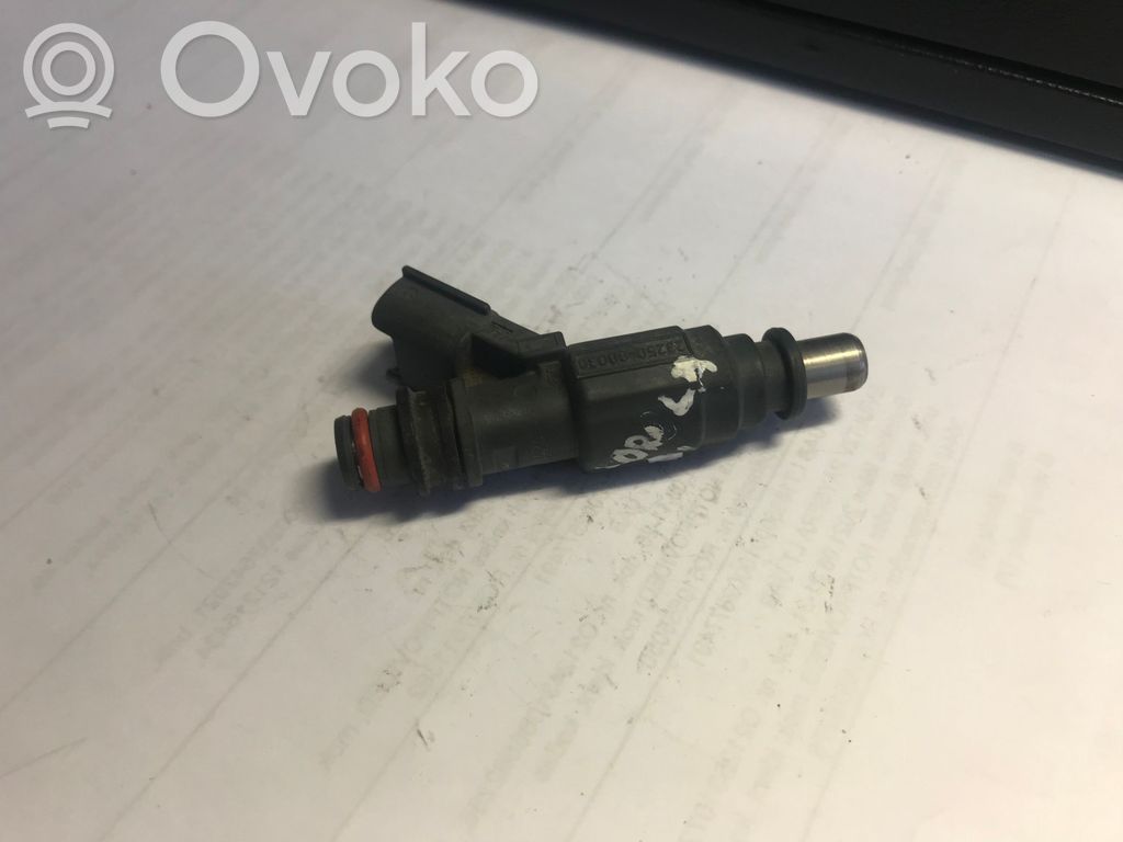 Toyota Corolla E120 E130 Polttoainesuutin 