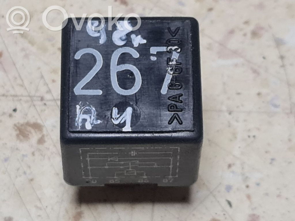 Audi A4 S4 B5 8D Muu rele 