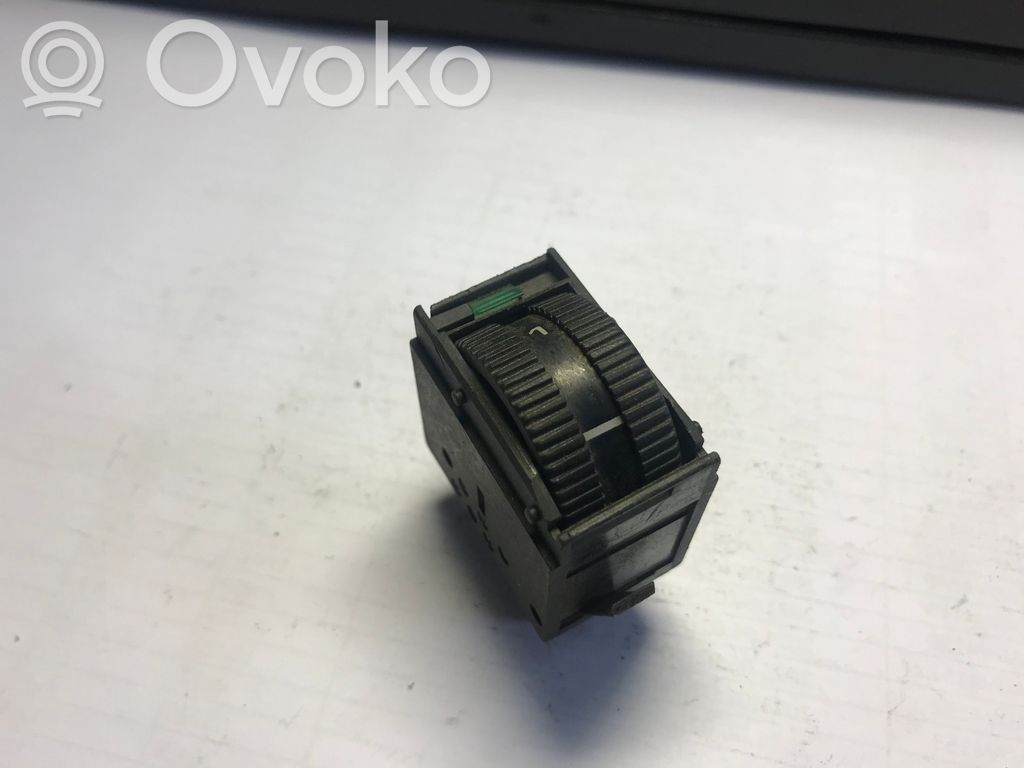 Volkswagen PASSAT B3 Headlight level height control switch 