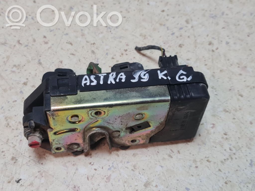 Opel Astra G Takaoven lukko 