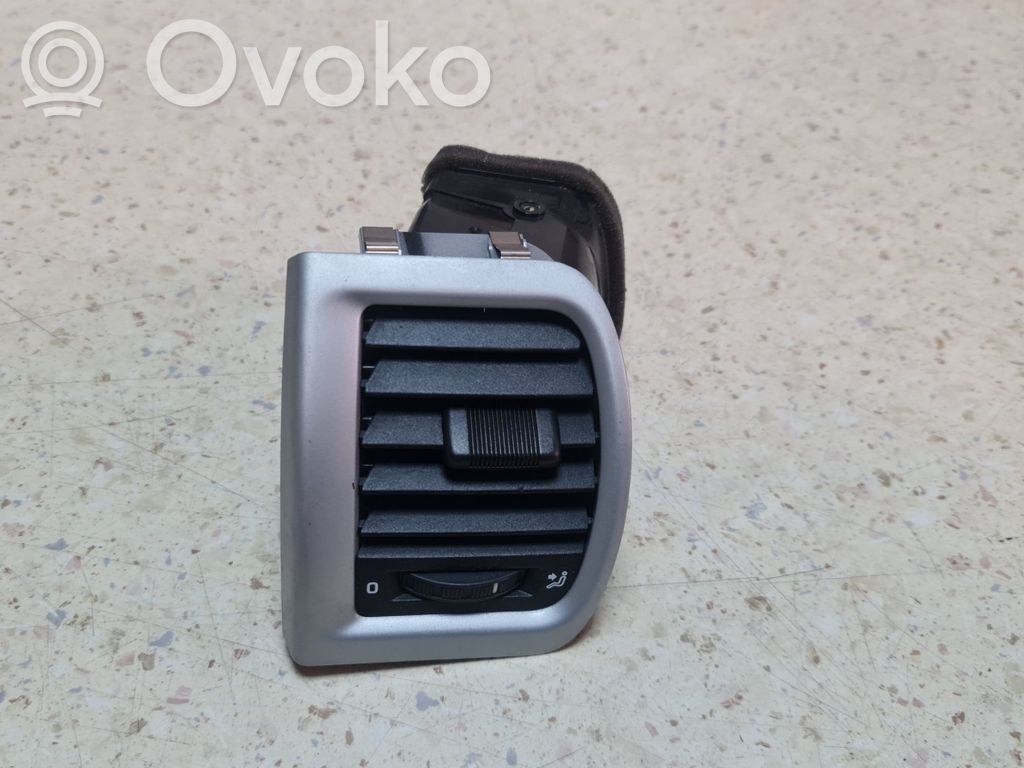 Skoda Fabia Mk2 (5J) Boczna kratka nawiewu deski rozdzielczej 