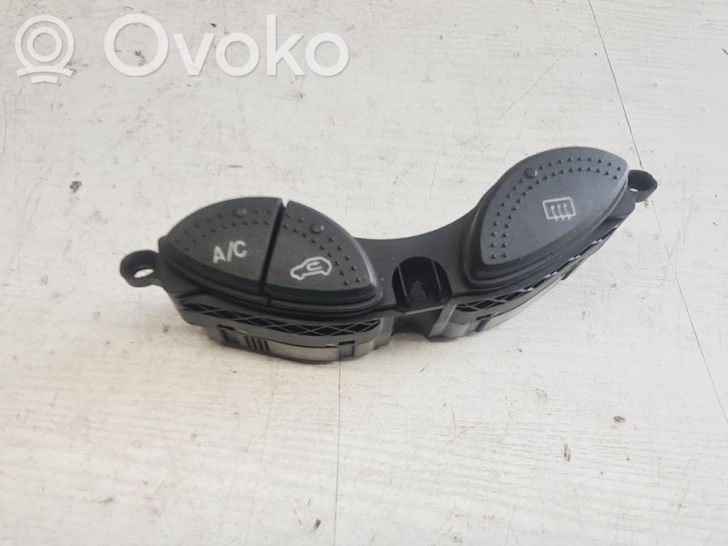 Ford Focus Windscreen/window heater switch 