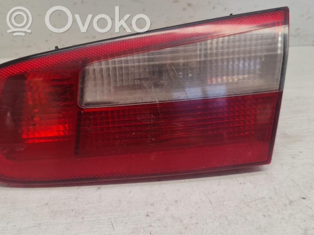 Renault Laguna II Aizmugurējais lukturis pārsegā 