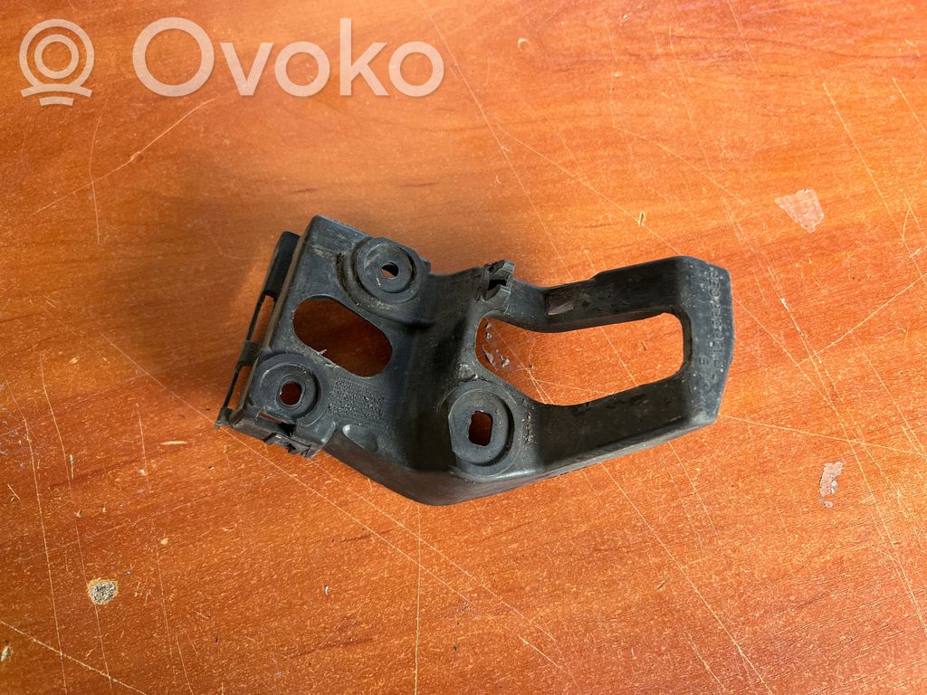 Audi A4 S4 B7 8E 8H Uchwyt / Mocowanie błotnika przedniego 