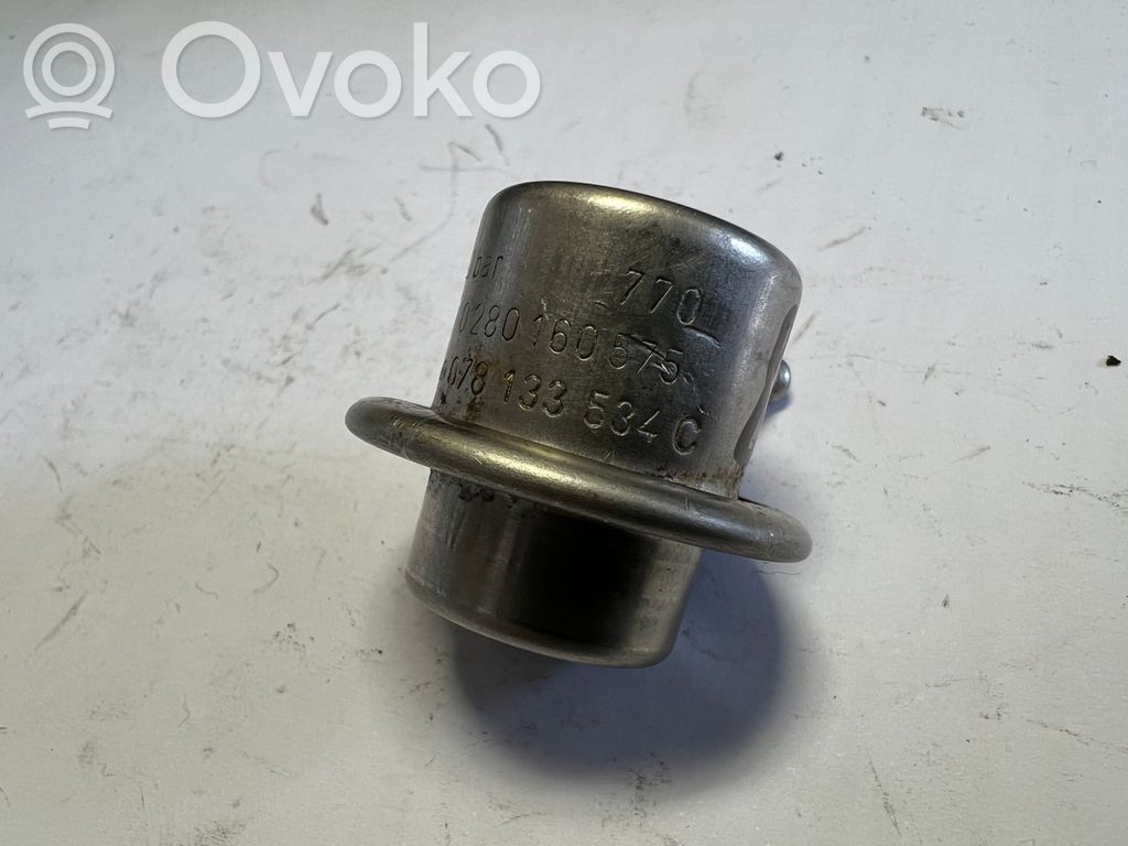 Audi A4 S4 B6 8E 8H Regulador de presión del combustible 