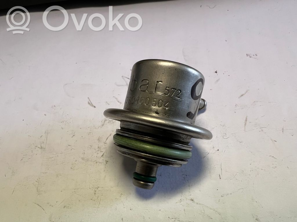 BMW 3 E36 Fuel pressure regulator 