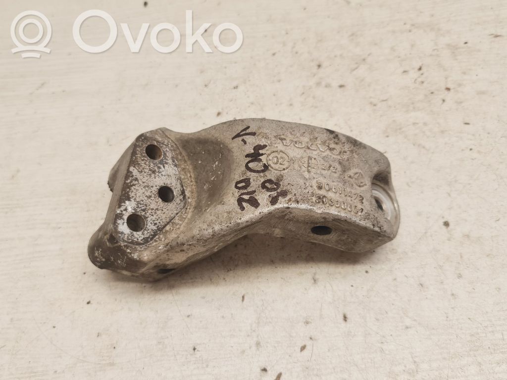 Volvo S40, V40 Engine mounting bracket 