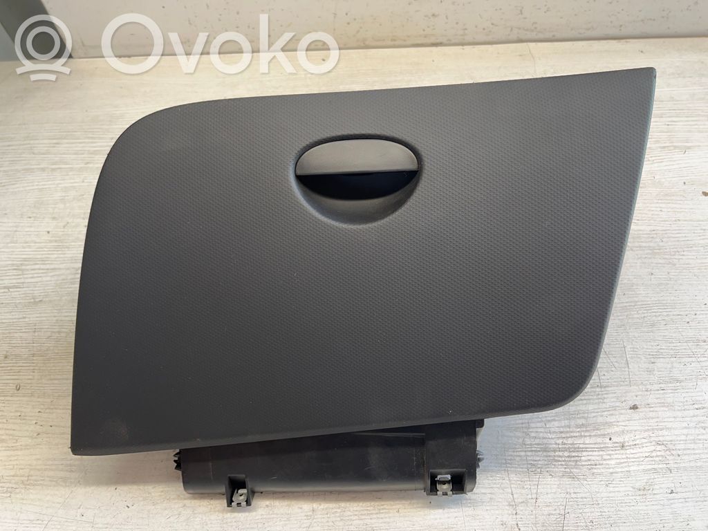 Seat Leon (1P) Schowek deski rozdzielczej / Komplet 