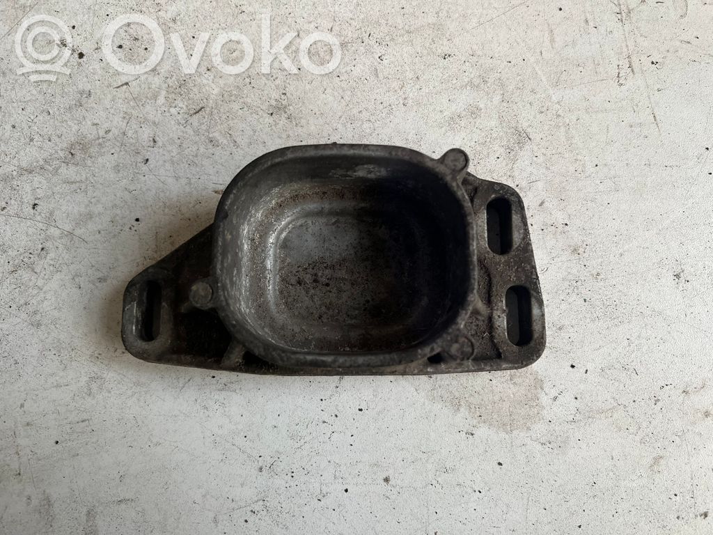 Engine mounting bracket   8D0199335Q
