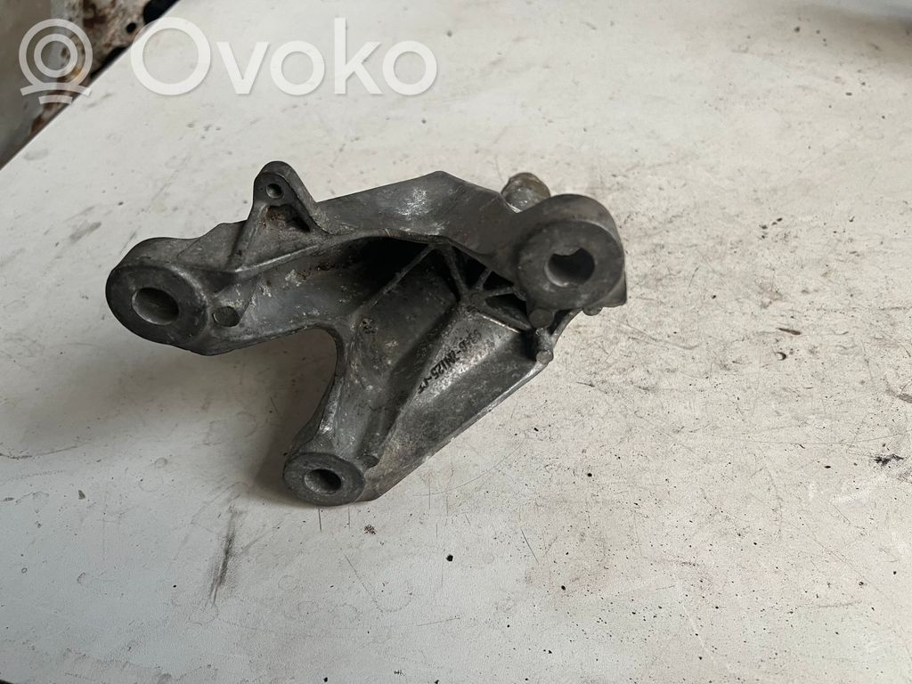 Ford Focus Gearbox mounting bracket 