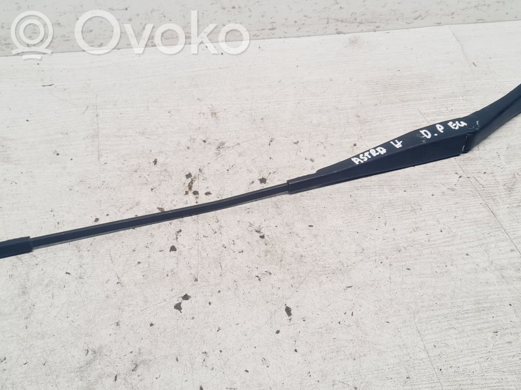 Opel Astra H Ramię wycieraczki szyby przedniej / czołowej 
