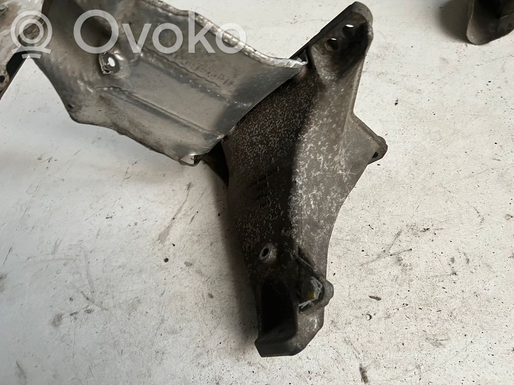 Audi A4 S4 B5 8D Engine mounting bracket 