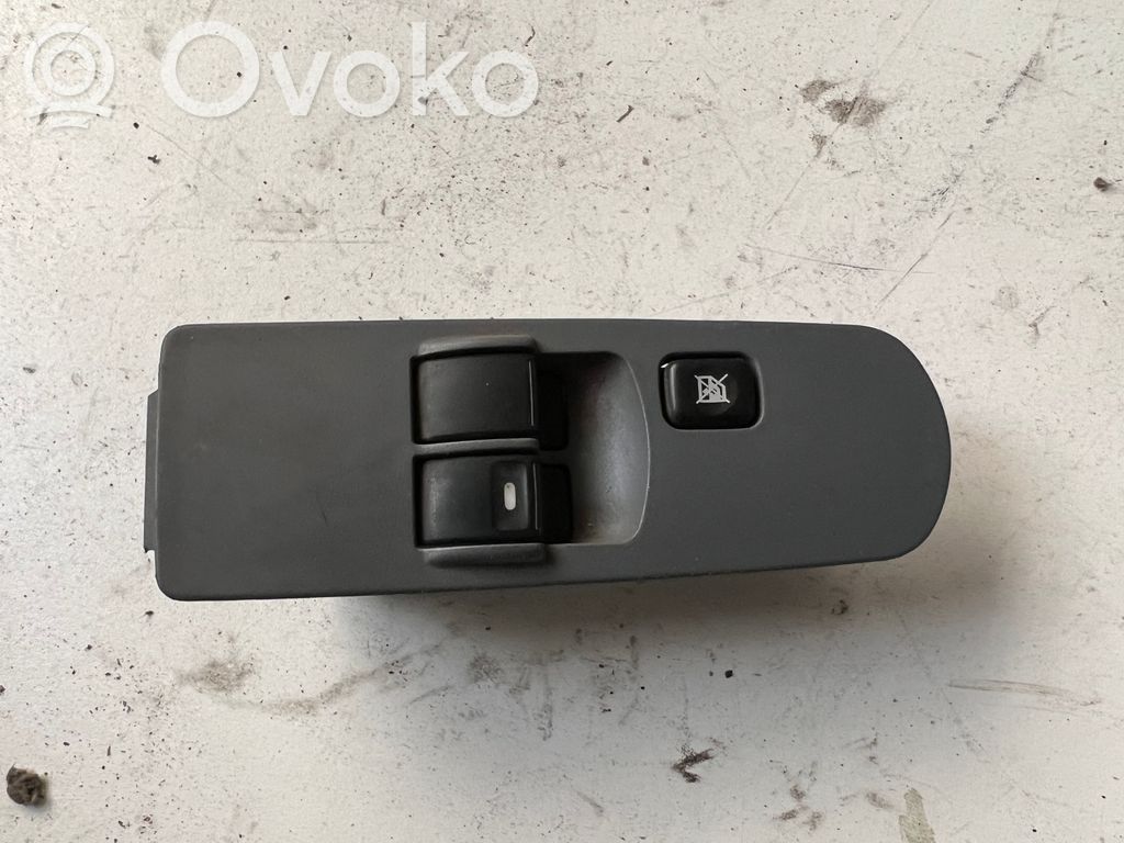 Mitsubishi Colt Electric window control switch 