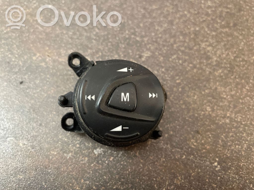 Ford Focus Steering wheel buttons/switches 