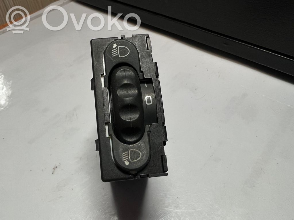 Renault Megane I Headlight level height control switch 