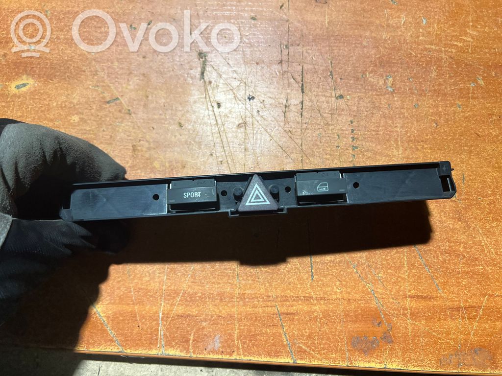 Opel Astra H Botón interruptor de luz de peligro 