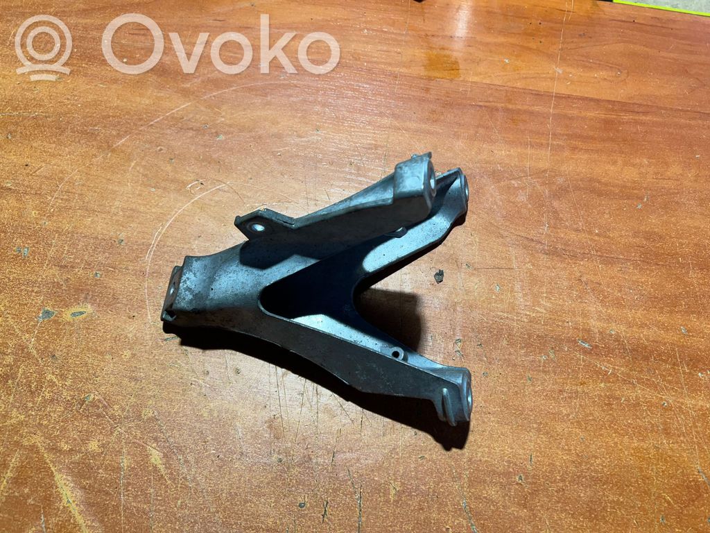 Audi A4 S4 B7 8E 8H Engine mounting bracket 