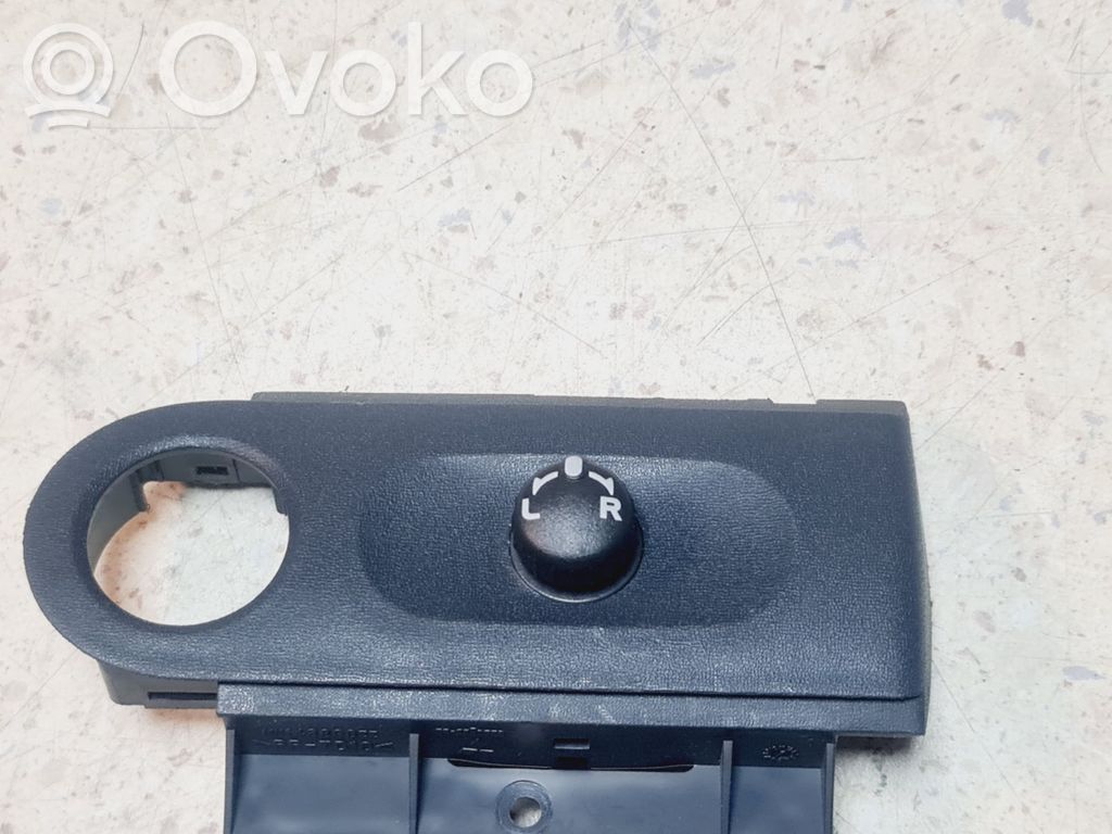 Mitsubishi Colt Wing mirror switch 