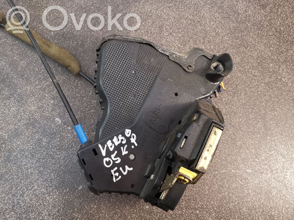 Toyota Corolla Verso AR10 Front door lock 