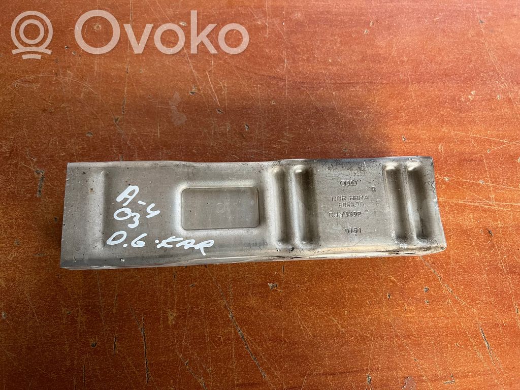 Audi A4 S4 B6 8E 8H Aizmugurē bampera amortizators 