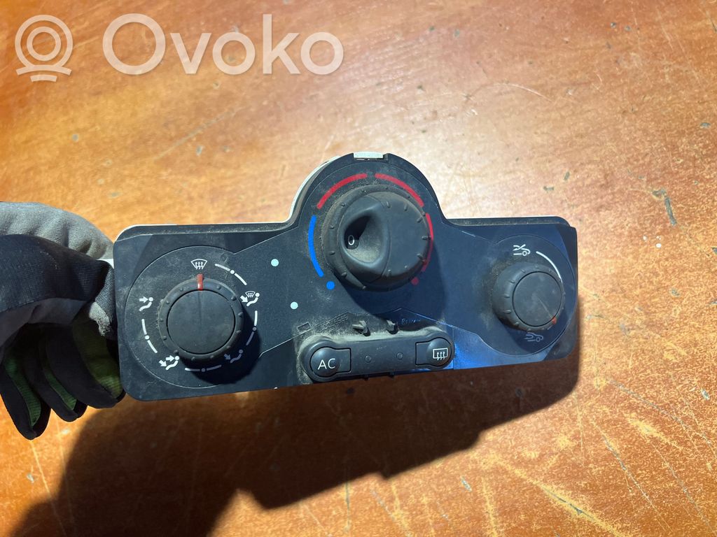 Renault Clio III Climate control unit 